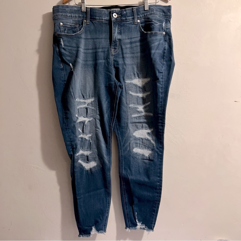 Torrid Jeans Womens 20R Distressed Raw Hem Stretch Bombshell Skinny Denim